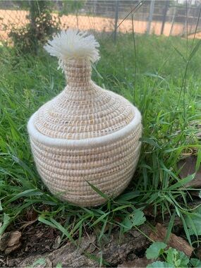 NEW Handwoven white Decorative Storage Basket with Lid